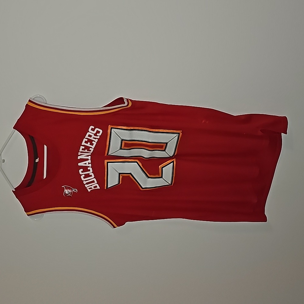 Buccaneers Shirt size XL 👌